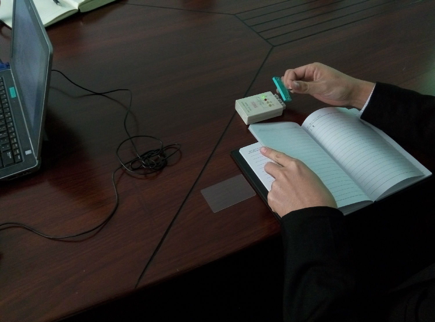 正在用倍加福接近開關(guān)做現(xiàn)場(chǎng)測(cè)試