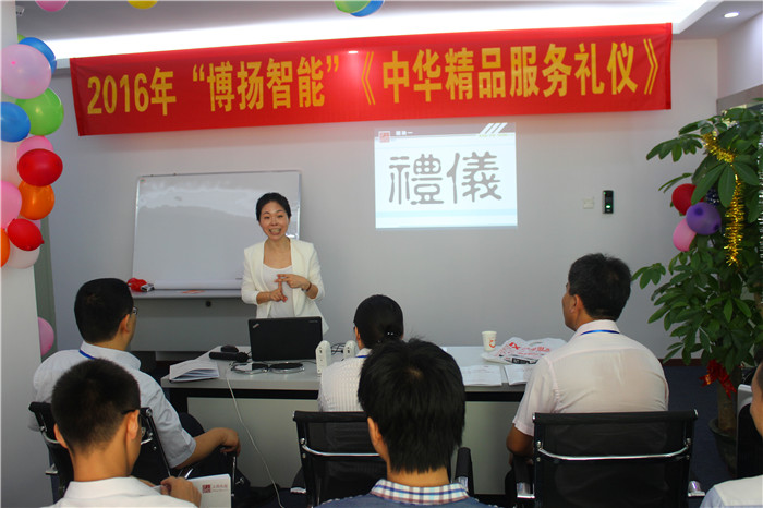 具有10年客戶服務(wù)從業(yè)經(jīng)歷及培訓(xùn)經(jīng)驗的資深導(dǎo)師&mdash;&mdash;許敏老師