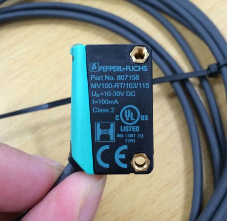 電容器介電介質(zhì)位置發(fā)生變化，導(dǎo)致電容器的容量變化