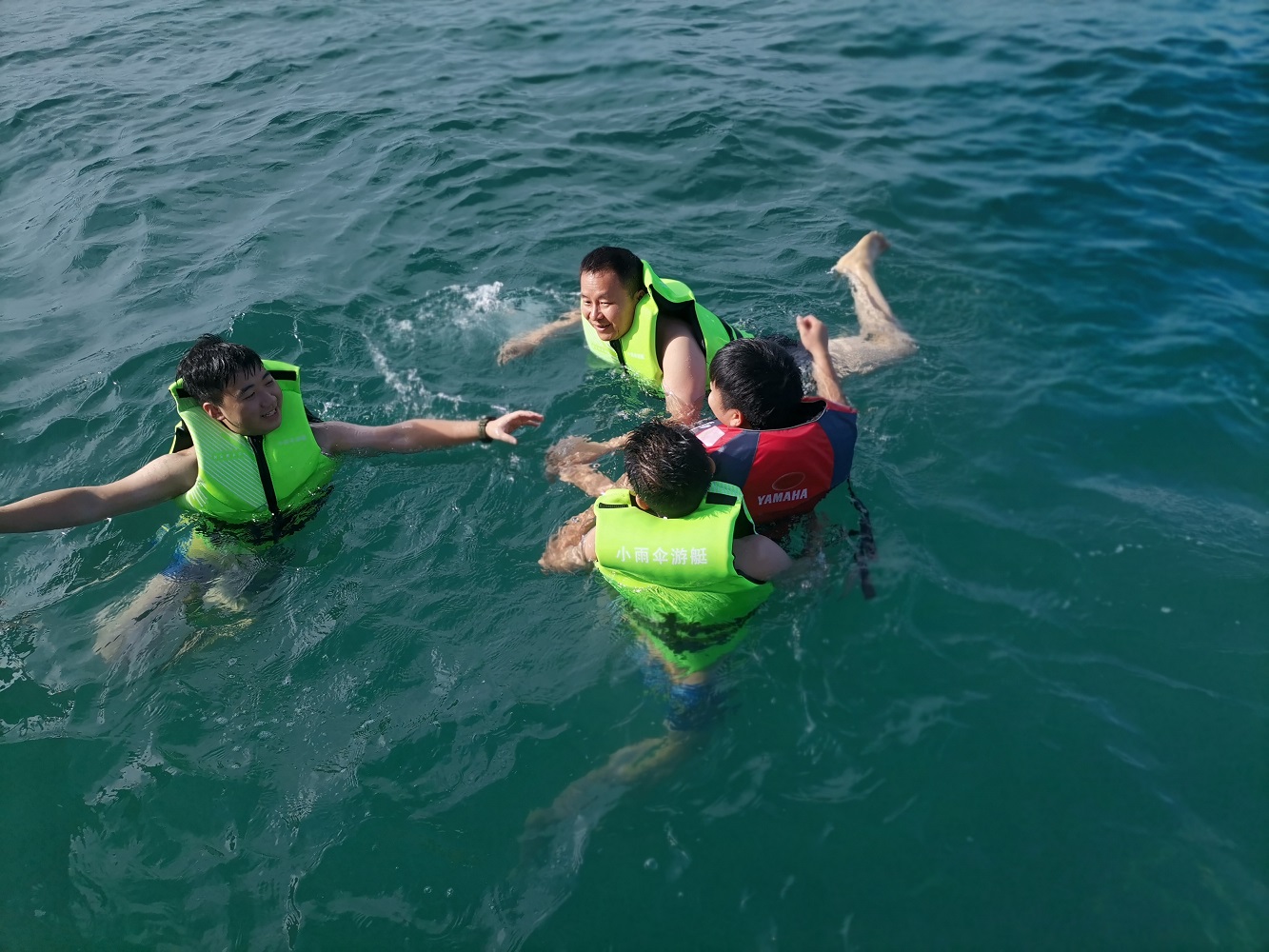 海南三亞【亞龍灣帆船出海，遠海潛水】